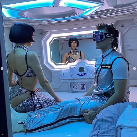 Space Night Capsule Hostel