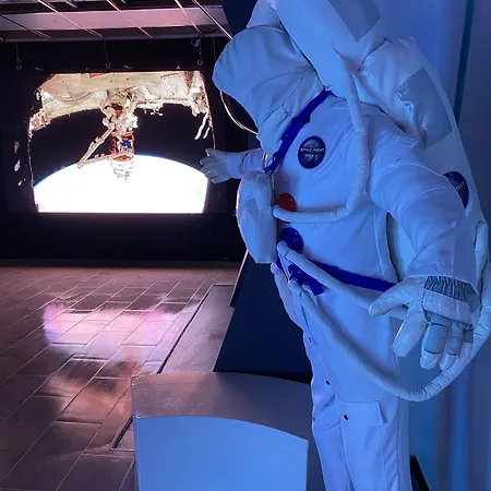 Space Night Capsule 旅馆