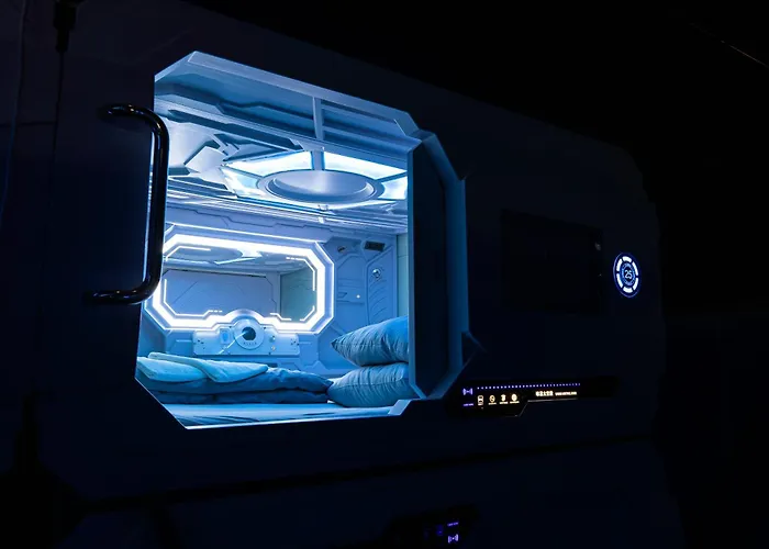 Space Night Capsule 호스텔