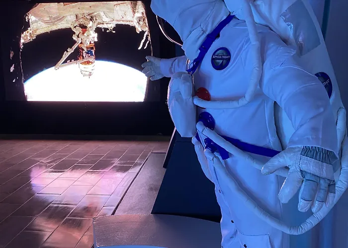 Space Night Capsule 호스텔