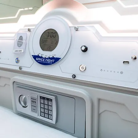 Space Night Capsule 旅馆
