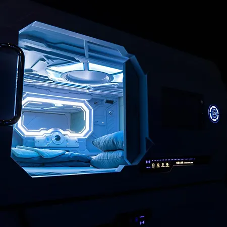 Space Night Capsule Albergue