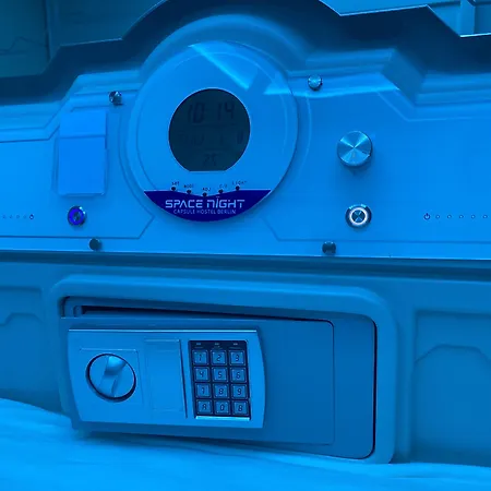 Хостел Space Night Capsule *